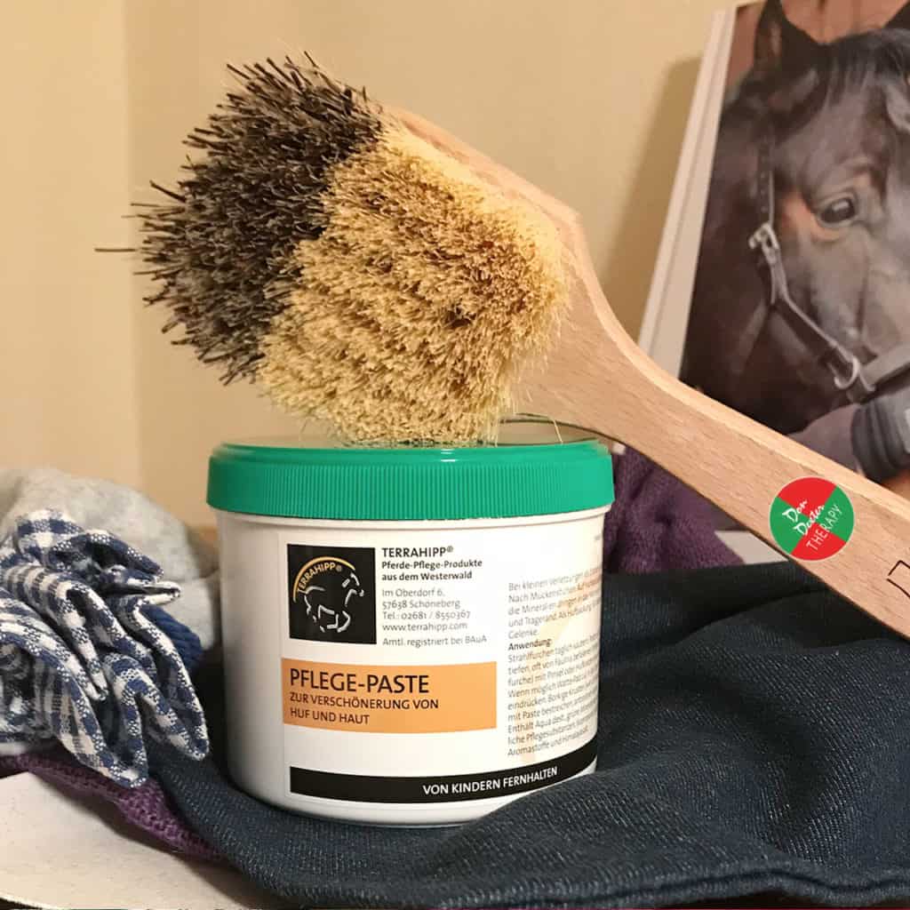 9-teiliges Pferdepflege-Set Mit Tasche – Inkl. Bürsten, Schweißschaber, Hufkratzer & Mehr, Farbe Rosa